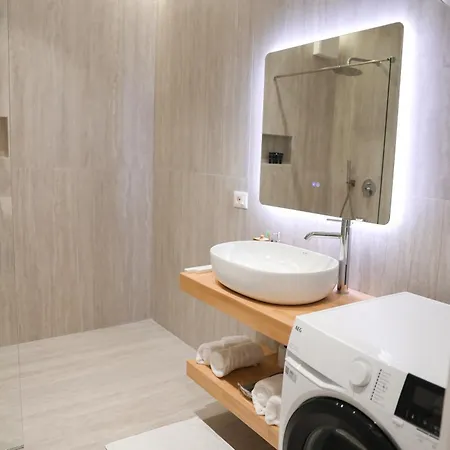 Eli Luxury *