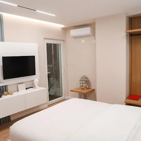 Eli Luxury
