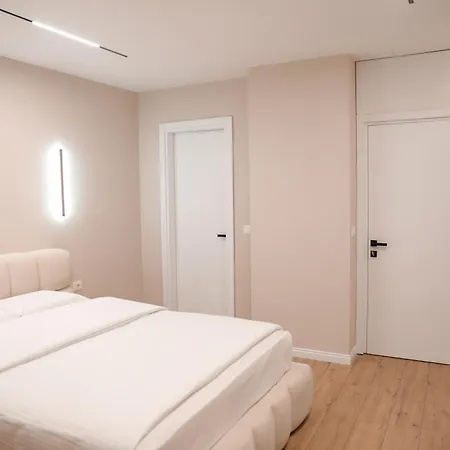 Eli Luxury Apartment