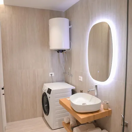 Eli Luxury