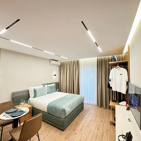 Eli Luxury